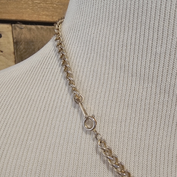 Vintage Goldtone Bubble Pendant On  Goldtone Curb Link Chain - Picture 4 of 4